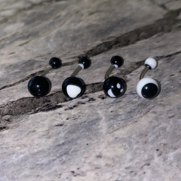 4 Belly Button Ring Set Black White - Picture 2 of 3